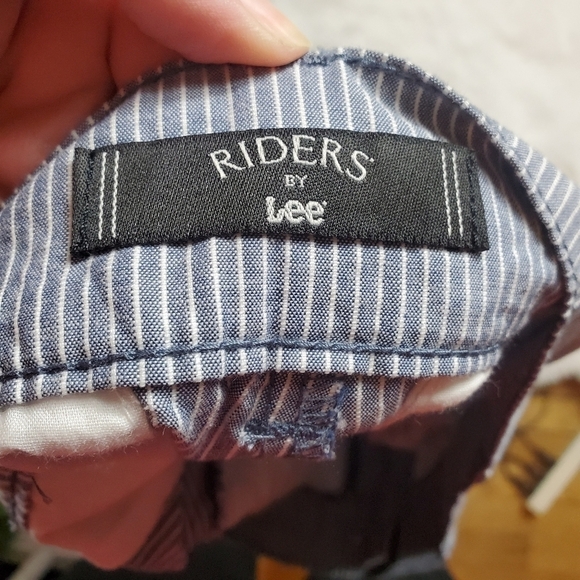 WOMEN'S Seersucker Shorts In Blue And White By Riders By Lee Sz. 10 Euc - Picture 4 of 5